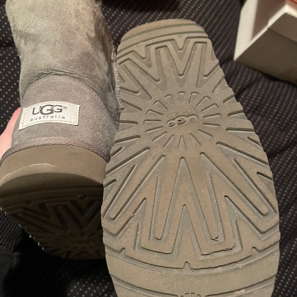 Ugg Bailey Button Size 4 - image 4